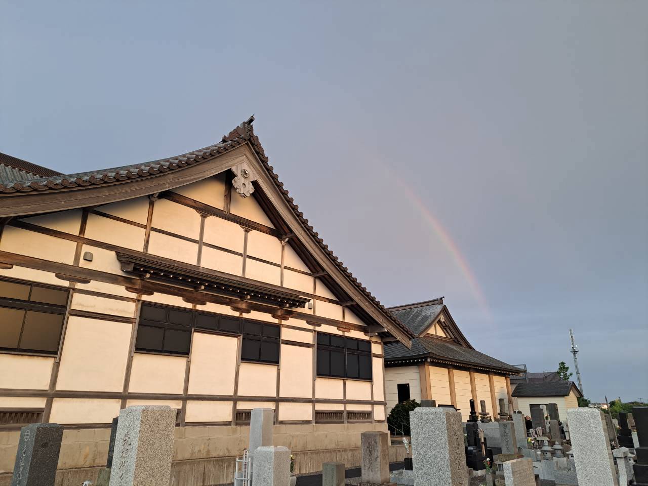 境内から見えた虹